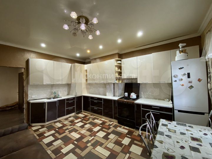 Дом 270 м² на участке 3 сот.