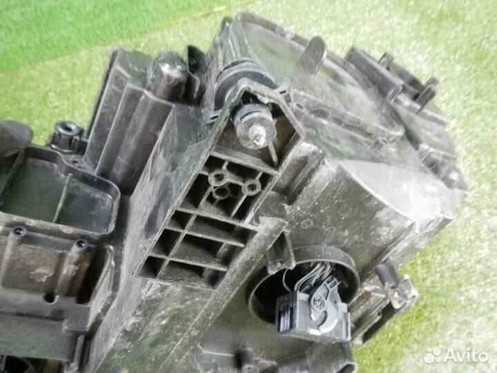 Фара правая Volkswagen Tiguan