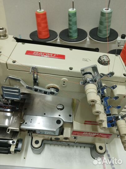 Поясная машина и прямо строчки.оверлок