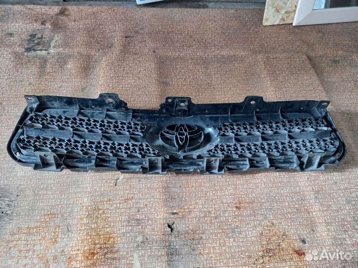 Решетка радиатора RAV4