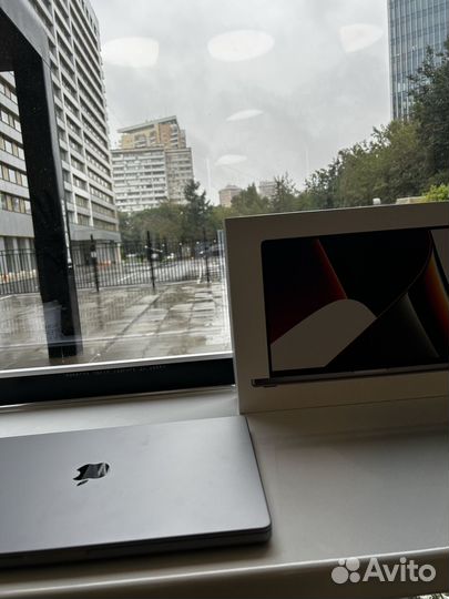 Macbook pro 16 m1 pro 32 512