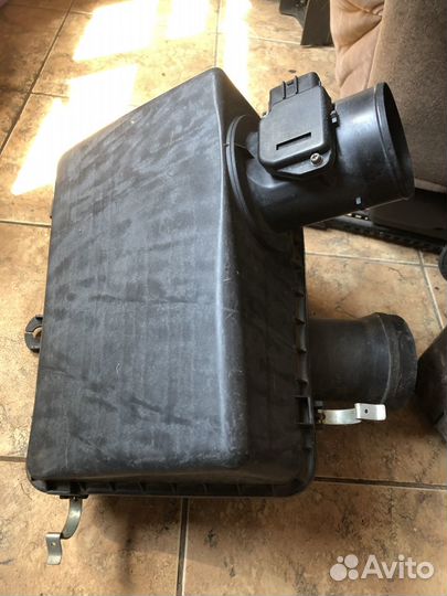 Корпус воздушнего фильтра Toyota Land Cruser