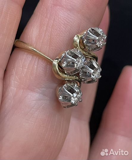 Кольцо с бриллиантом