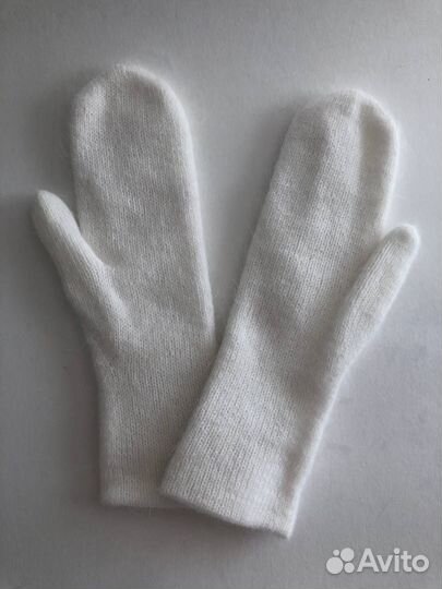 Белые пуховые варежки ручной работы