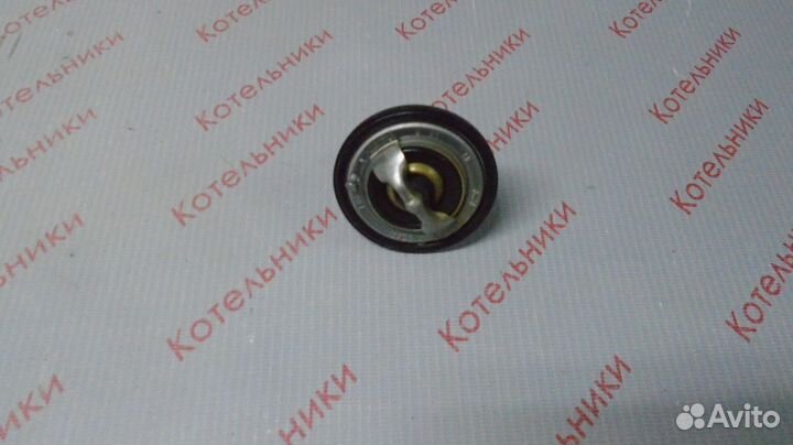 Nissan 21200-6N210 Термостат