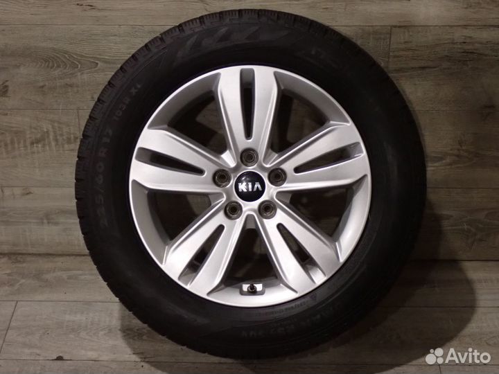 Комплект колес Kia Sportage оригинал R17 зима
