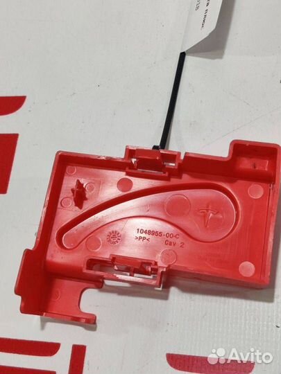 Крышка контакта плюс АКБ 12V Tesla Model X 2018