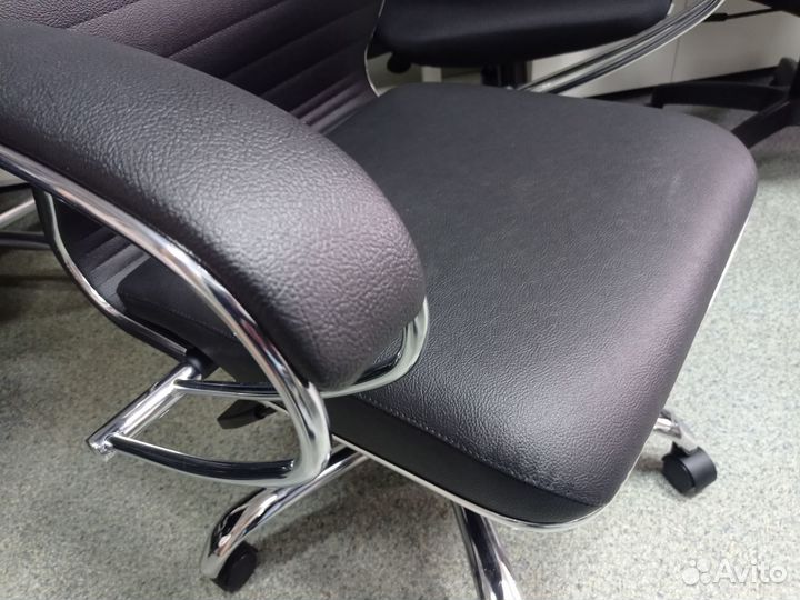Компьютерное кресло хром толстая эко-кожа