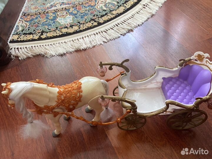 Игрушка карета с лошадью на батарейках