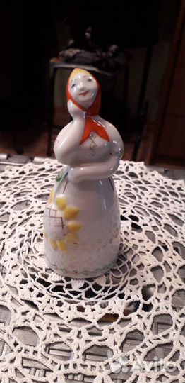 Статуэтка фарфор