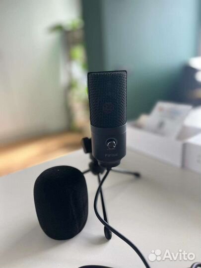 Студийный микрофон