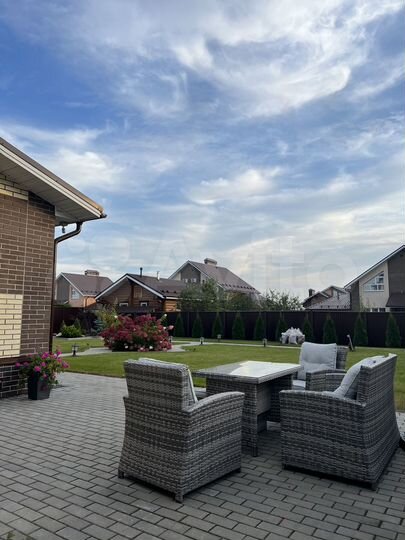 Коттедж 350 м² на участке 9,5 сот.