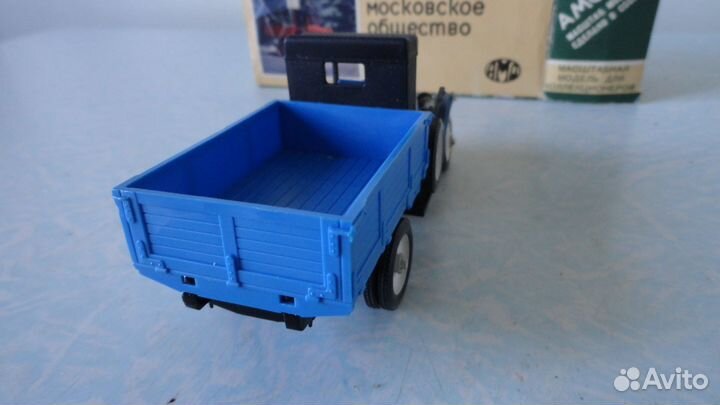 Модель 1-43 сувенир машинка