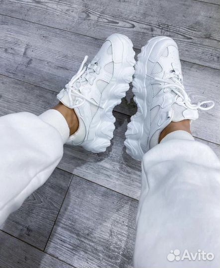 Кроссовки летние