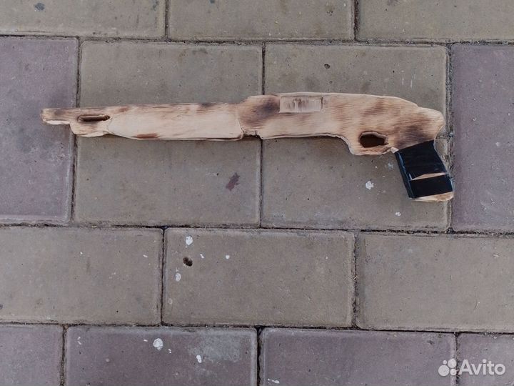 Изделие деревянного оружия