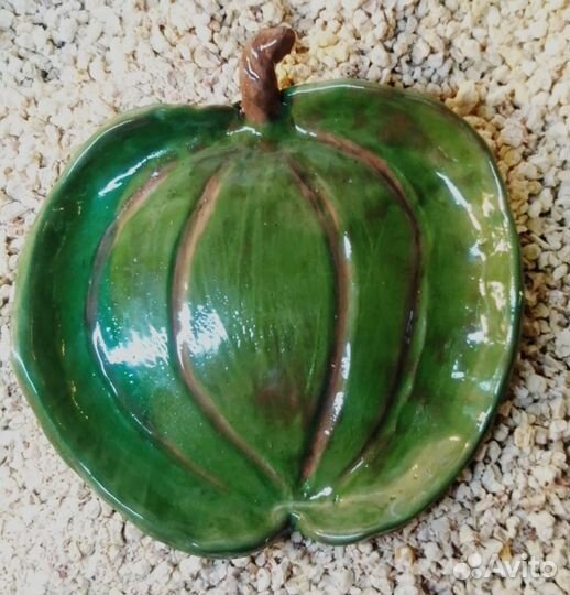 Керамическая тарелка ручной работы