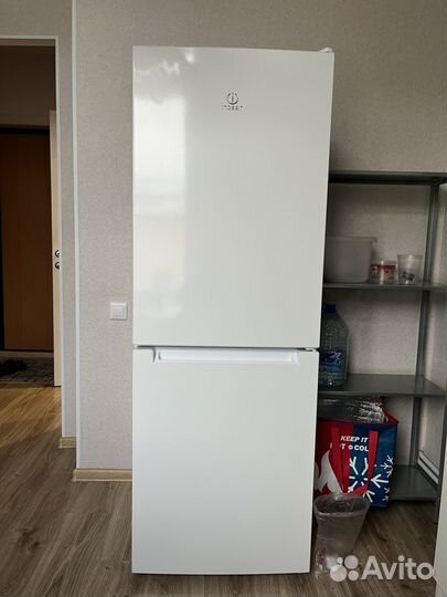 Холодильник indesit