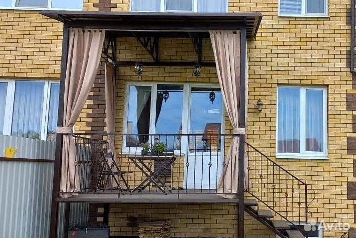 Железная беседка