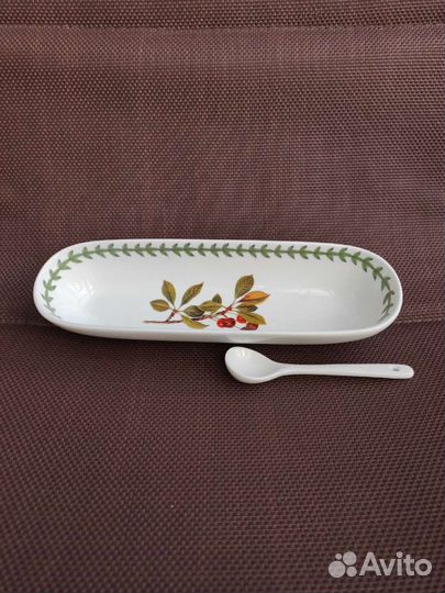 Фарфоровое блюдо
