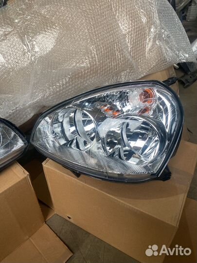 Передние фары Лада приора левая и правая