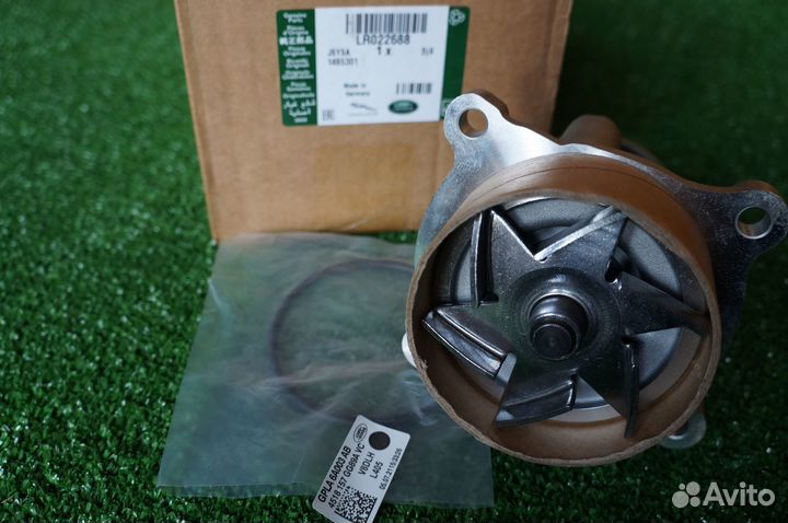 Насос водяной(помпа) 4.4TDV8 Range Rover- LR022688