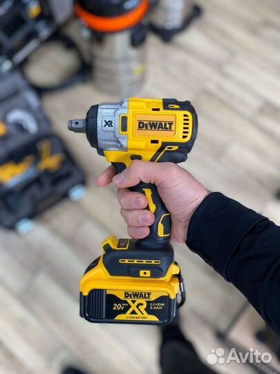 Dewalt Гайковёрт 330NM