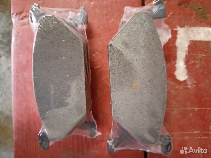 Тормозные колодки передние