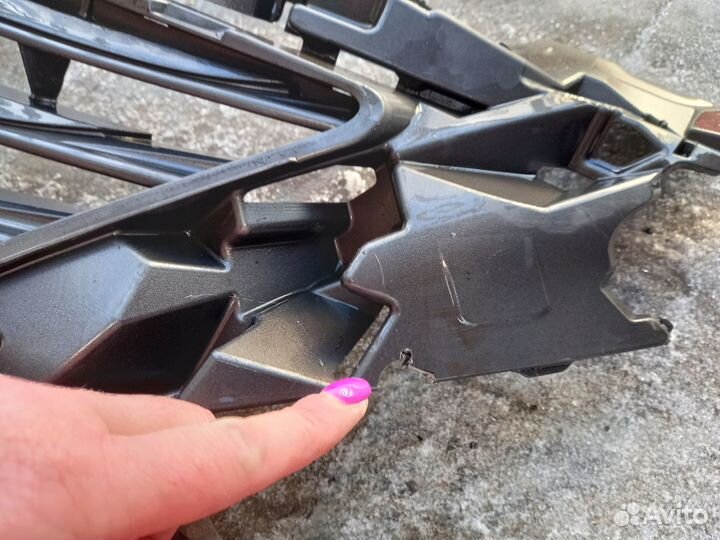 Решетка бампера верхняя бу оригинал Лексус 200 Lex