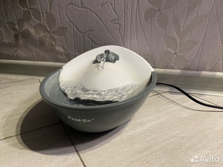 Автоматическая поилка-фонтан для кошек и собак