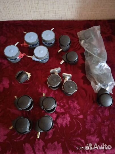 Колесико мебельное