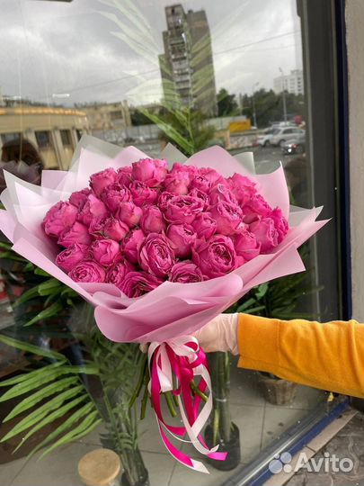 Букет из кустовых пионовидных роз Мисти Баблс