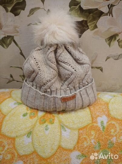 Шапка женская вязаная