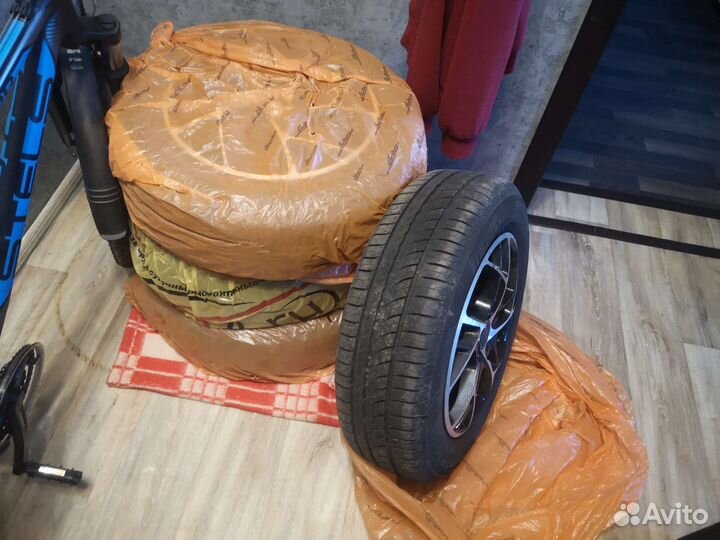 Резина с диска Pirelli Cinturato P1