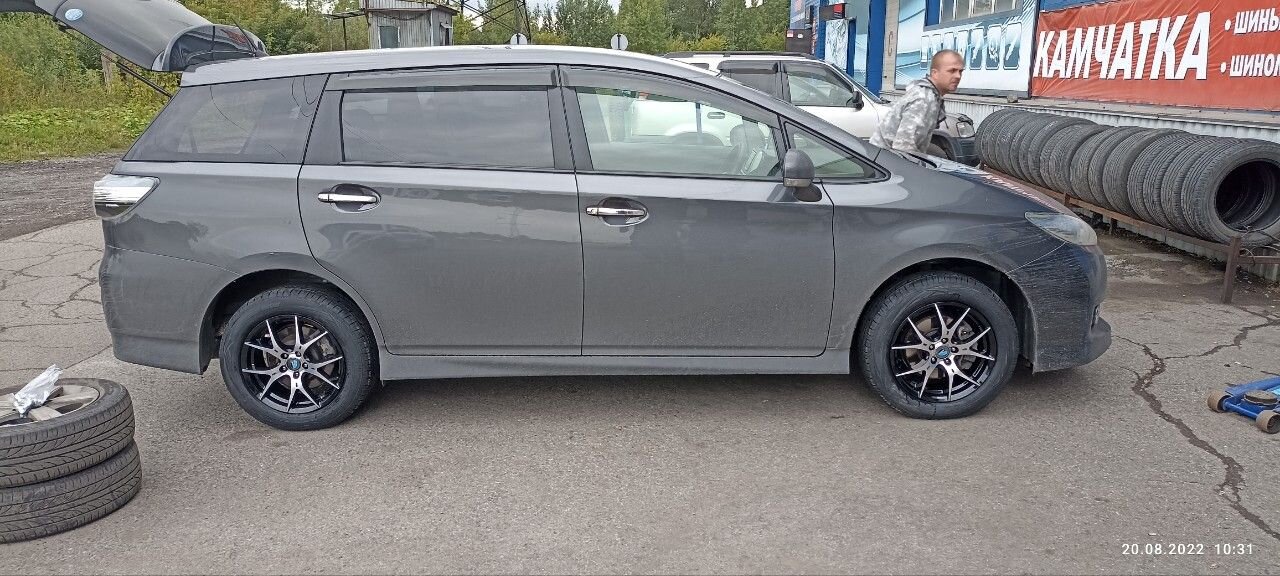 Toyota Wish: фото владельца