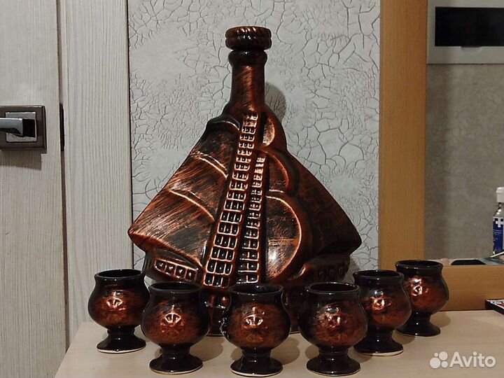 Графин с рюмками