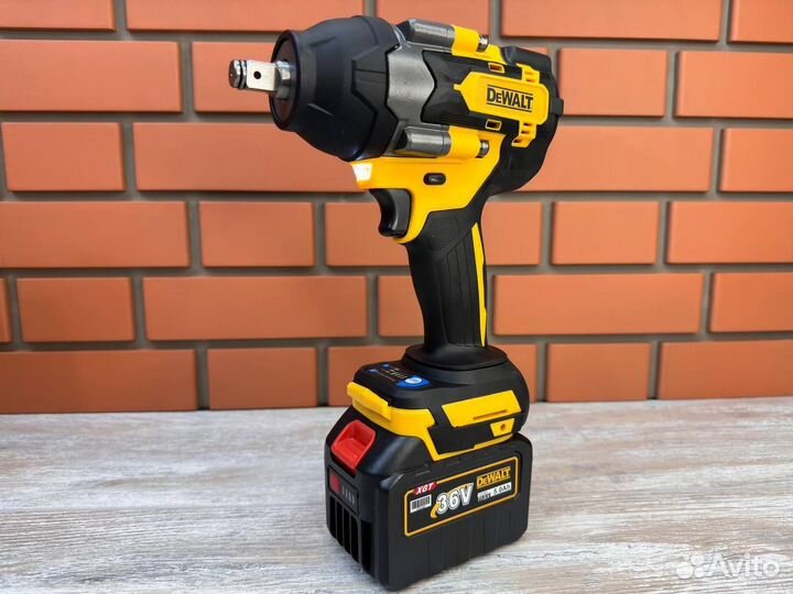 Гайковерт Dewalt (100%-700H/M )