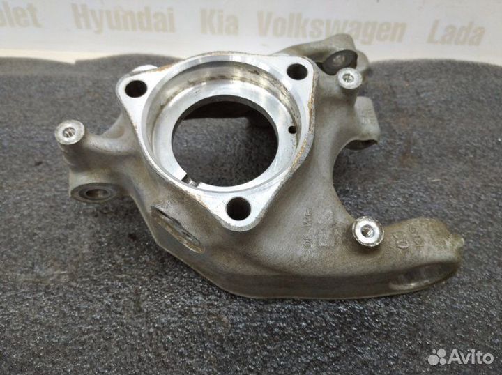 Кулак задний правый Volkswagen Tiguan 2 AD1