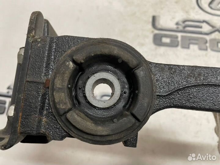 Кронштейн редуктора левый Toyota Land Cruiser