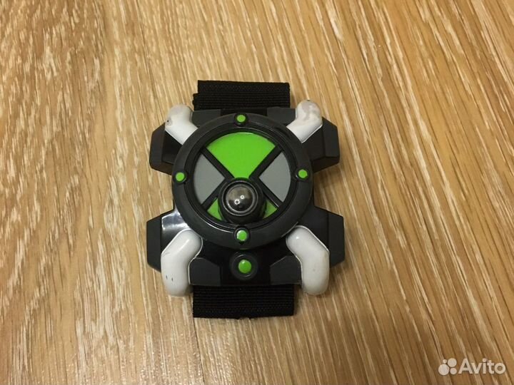 Часы омнитрикс,Бамблби трансформер,бакуган