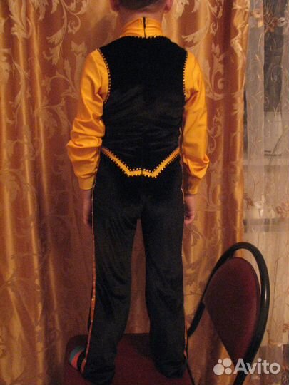 Костюм (фигурное катание)