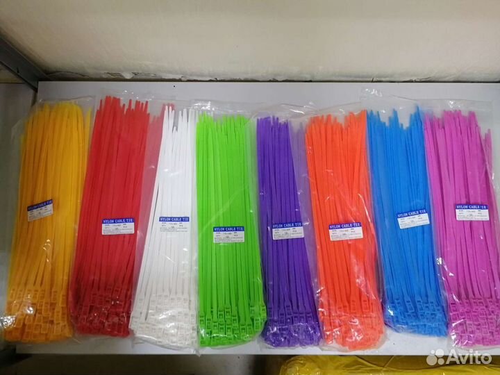 Цветные хомуты (стяжки) для лабиринта