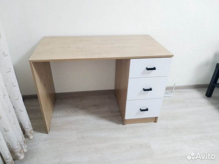 Стол письменный