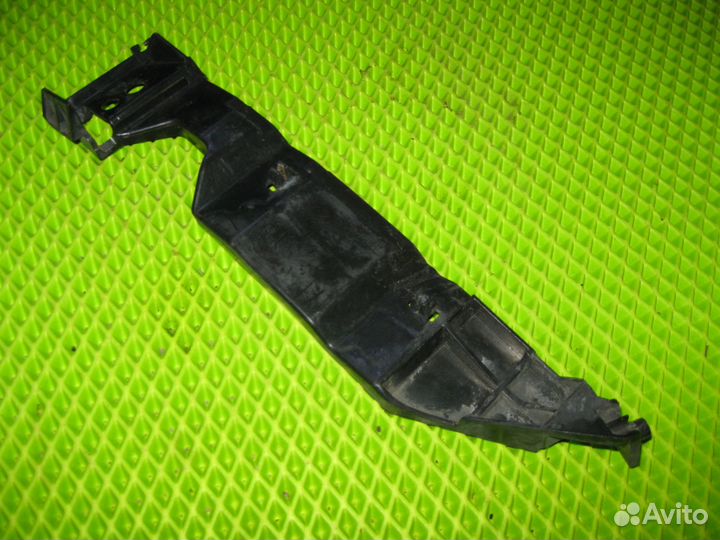 Кронштейн переднего бампера правый Suzuki Swift