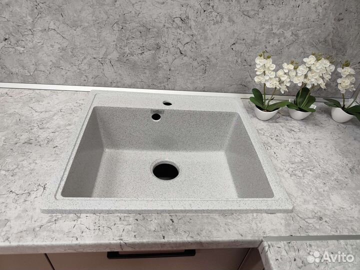 Кухонный гарнитур выставочный образец