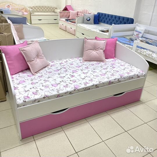 Кровать с ящиками