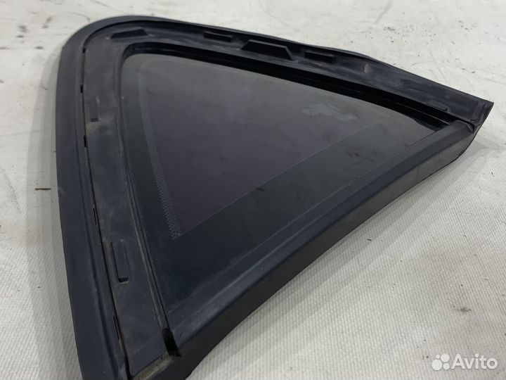 Форточка стойки задняя левая BMW X6 F16
