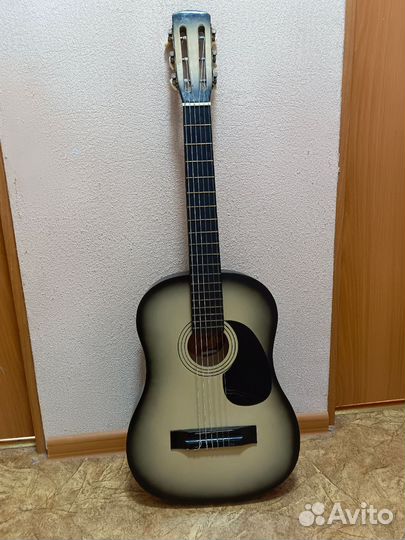 Акустическая гитара с нейлоновыми струнами