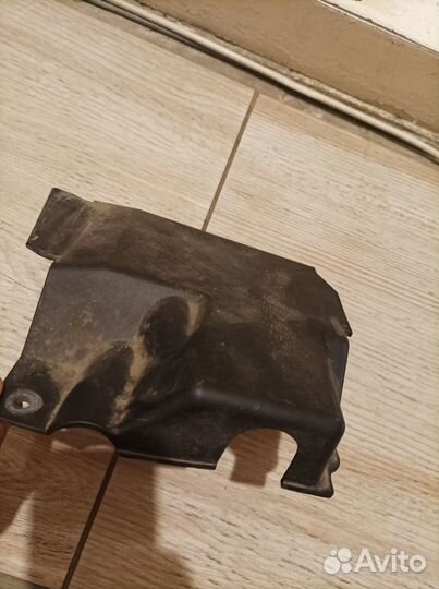 Крышка аккумулятора volvo