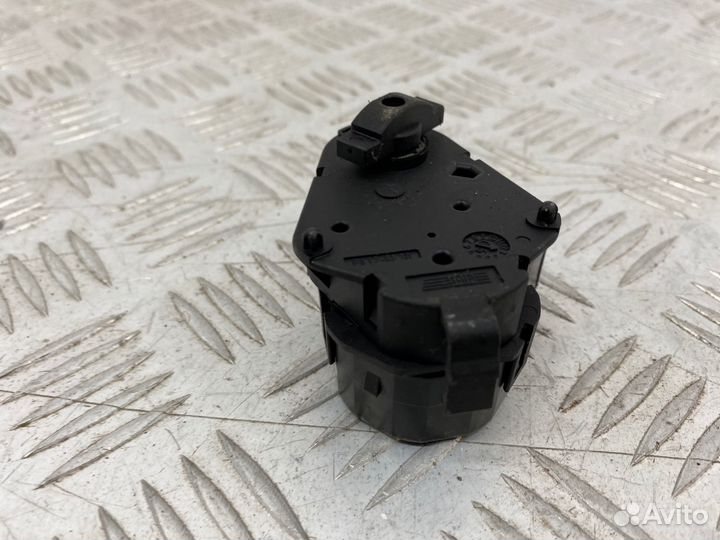 Б/У Сервопривод заслонки печки (моторчик