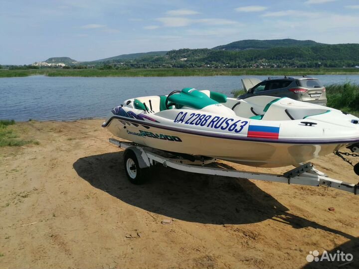 Водометный катер BRP Sea-doo Challenger